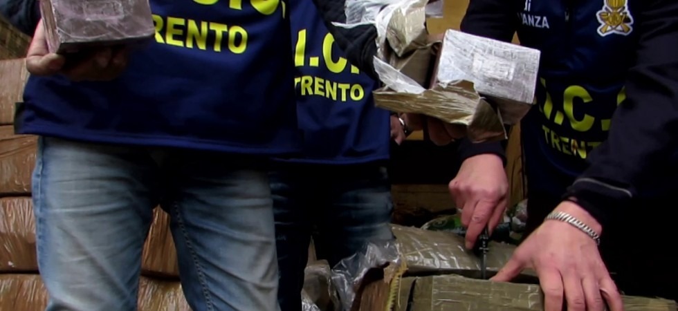 Maxi operazione contro il traffico di droga in regione: sgominata una banda armata a capo della spaccio in Alto Adige